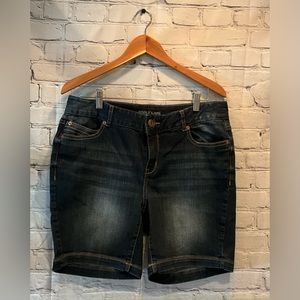 Maurices Denim Shorts, Size 16, 8” 5 pocket, Zipper Close